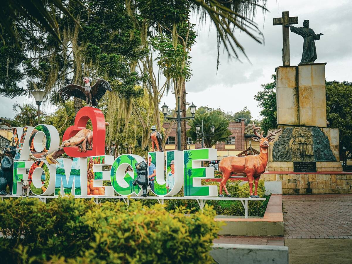 Fómeque le rinde homenaje al Parque Nacional Natural Chingaza: Así es su nuevo letrero