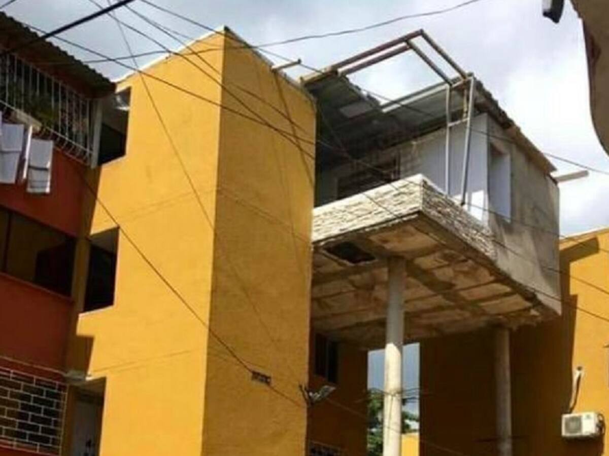 Demolerán balcón construido en edificio de Barranquilla por violar normas