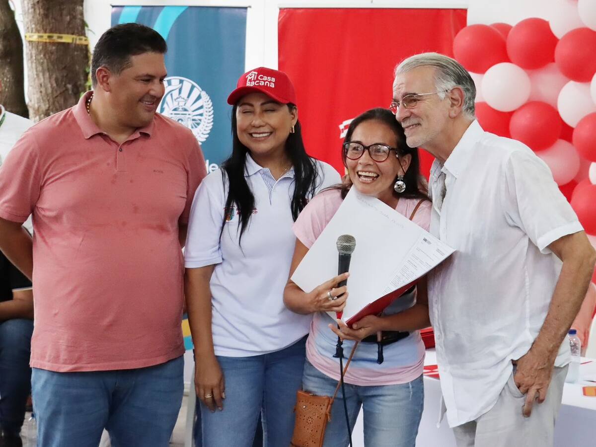 Gobernación del Atlántico entregó títulos de propiedad a 300 familias en Baranoa