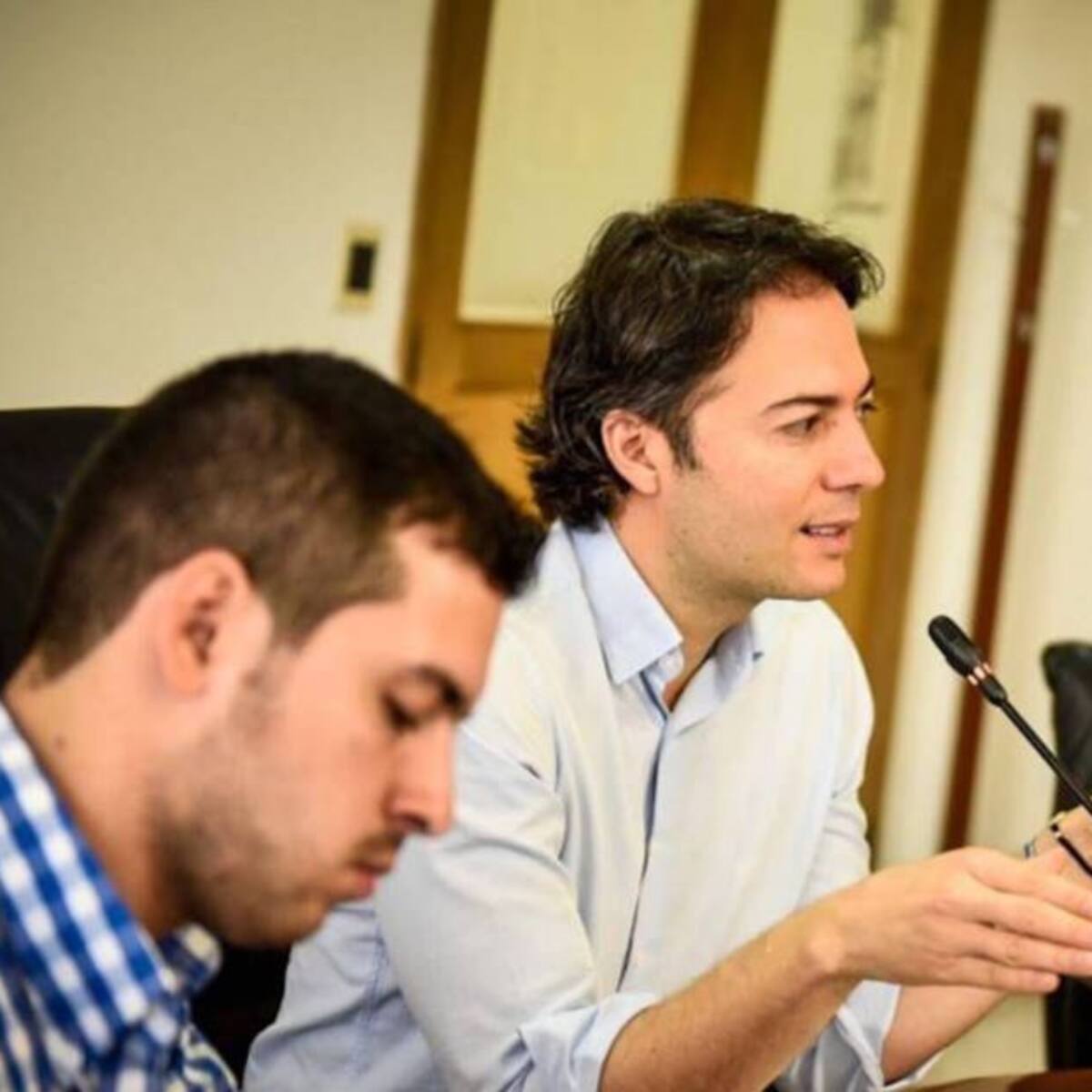 Secretarios de Daniel Quintero renuncian para adherirse a campaña de Petro
