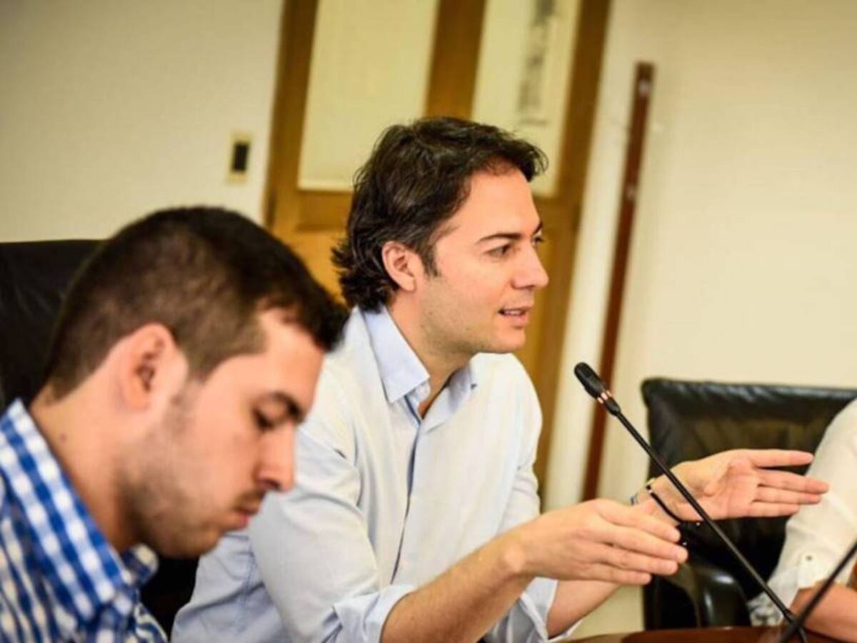 Secretarios de Daniel Quintero renuncian para adherirse a campaña de Petro