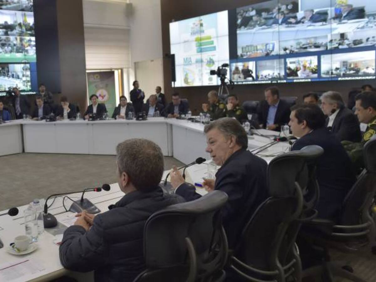 Santos garantizó a los alcaldes que no perderán autonomía en zonas de ubicación de Farc