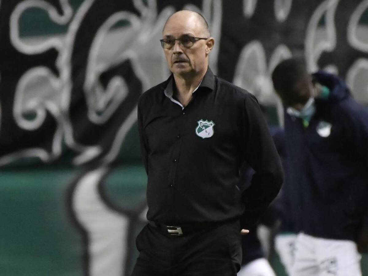 Casi se van a los golpes: Tensión entre DT Alfredo Arias e hinchas de Cali