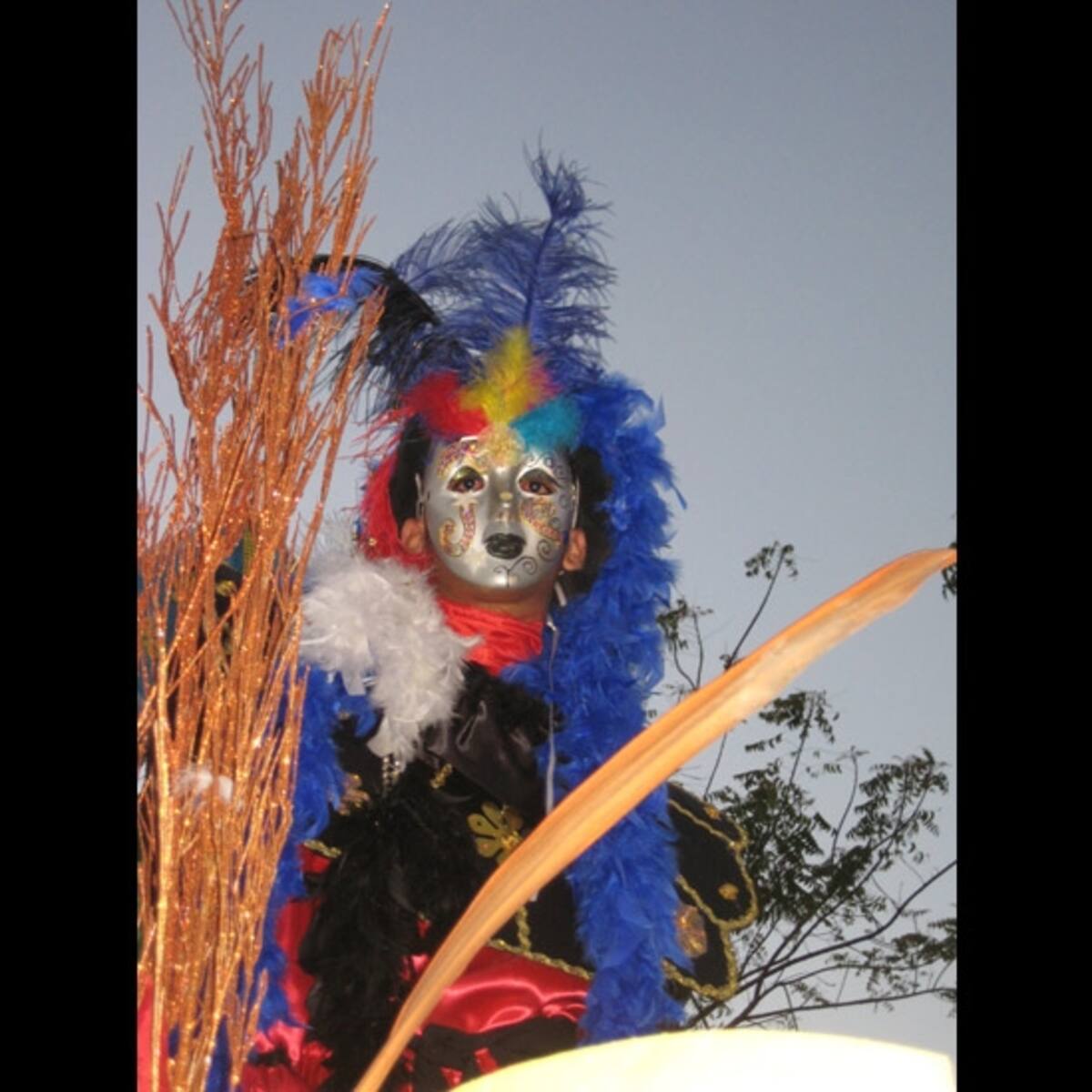 Máscaras de moreno usadas en las Entradas folklóricas de Bolivia que representan a los esclavos negros que llegaban a las minas de Potosí a principios de la colonia española.  Foto: Rolando López T.