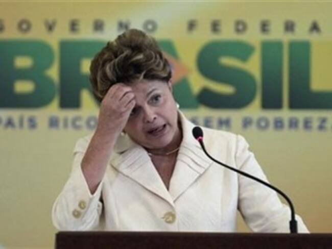 Presidenta de Brasil cita reunión de emergencia por álgidas protestas