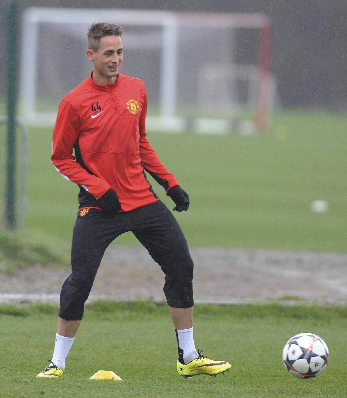 Un Manchester United sumido en una profunda crisis en la liga inglesa se enfrenta este miércoles al reto de remontar en Old Trafford ante el Olympiacos.