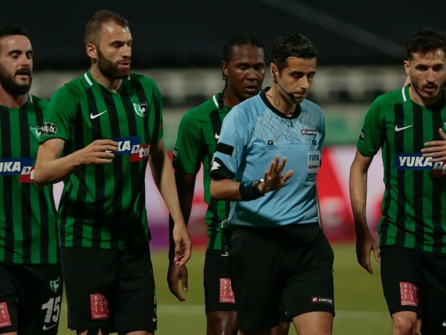 Oscar Estupiñán marcó, pero el Denizlispor cayó goleado en Turquía