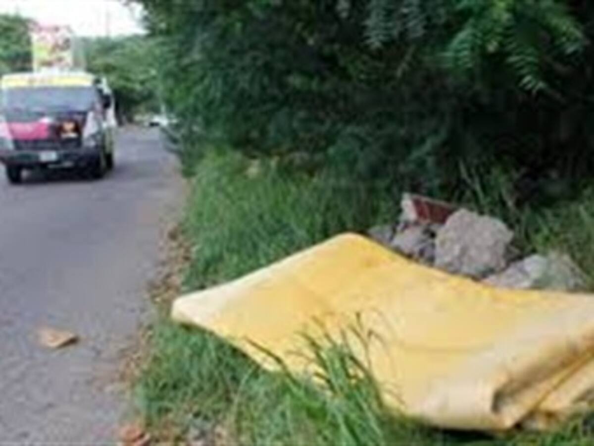 Hallan cuerpo envuelto en colchoneta en un barrio de Barranquilla