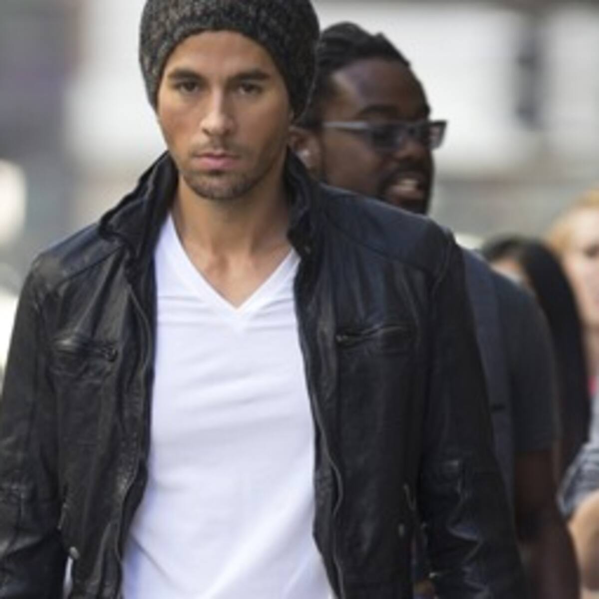 Enrique Iglesias pide ayuda para los damnificados en Filipinas