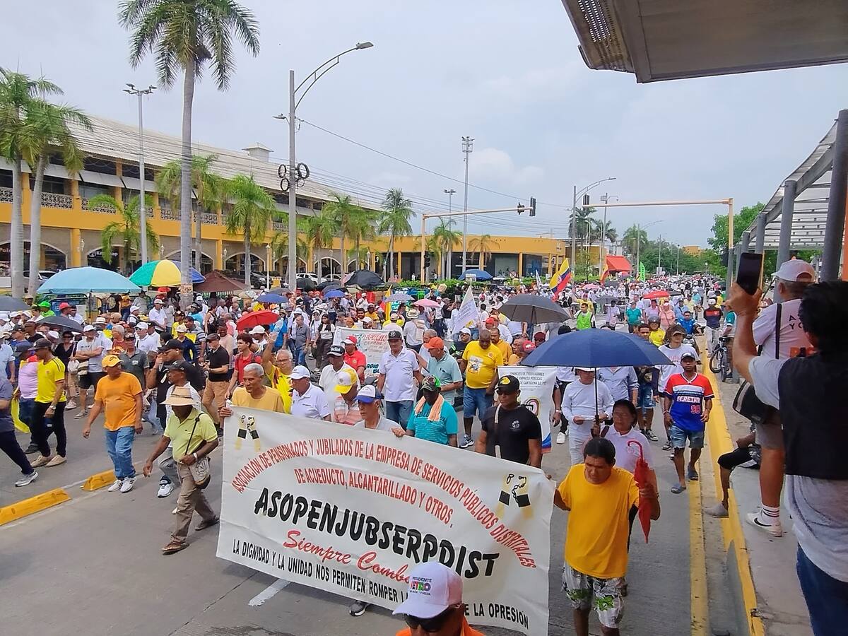 1° de Mayo en Cartagena: centrales obreras marcharon apoyando consulta popular del Gobierno