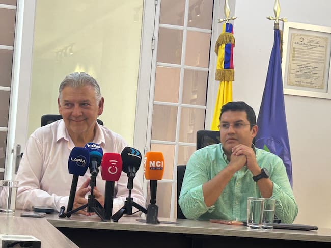 Director de Fenalco se fue en contra del gobierno y aseguró que cifra de crecimiento es mediocre. Foto: Caracol Radio.