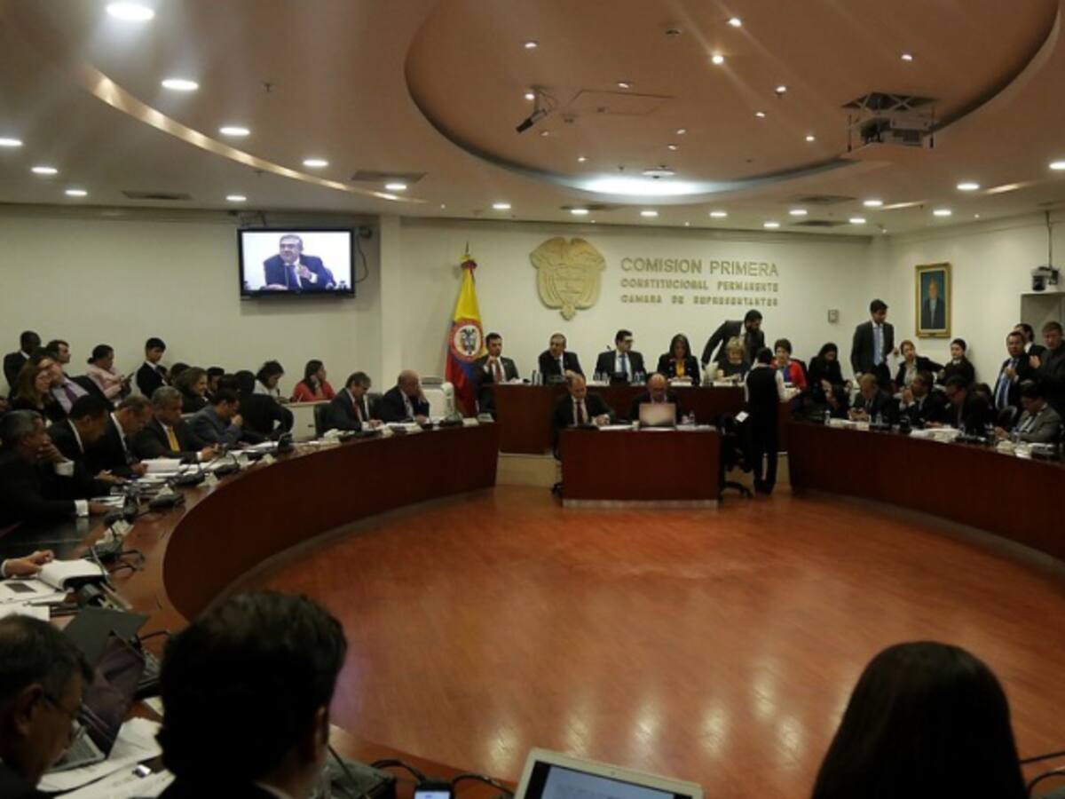 A paso de tortuga avanza la reforma política en el Congreso
