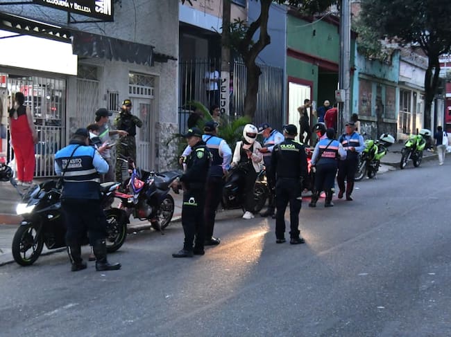 Más de 100 motos inmovilizadas durante operativos de control en Bucaramanga. Foto: Alcaldía de Bucaramanga.