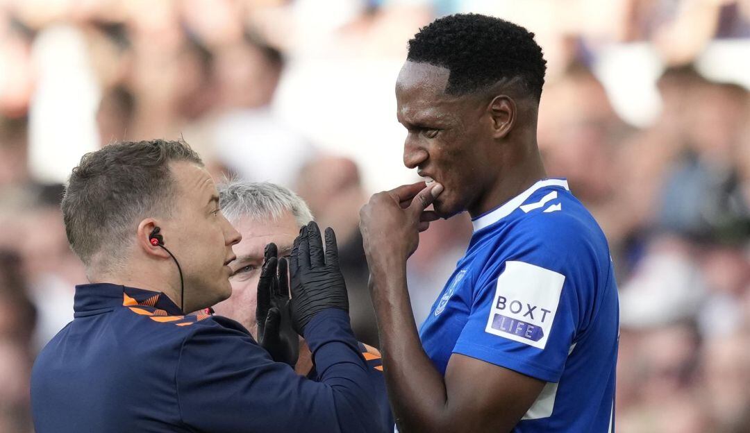 Yerry Mina en el juego ante Chelsea