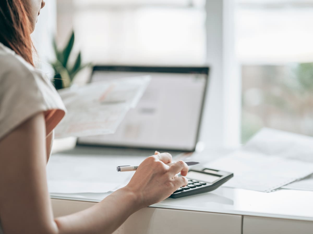 Cómo se calcula el interés mensual de un préstamo: explicación y ejemplos