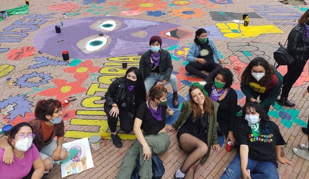 Día de la Mujer: El interior de las marchas en tres iniciativas artísticas