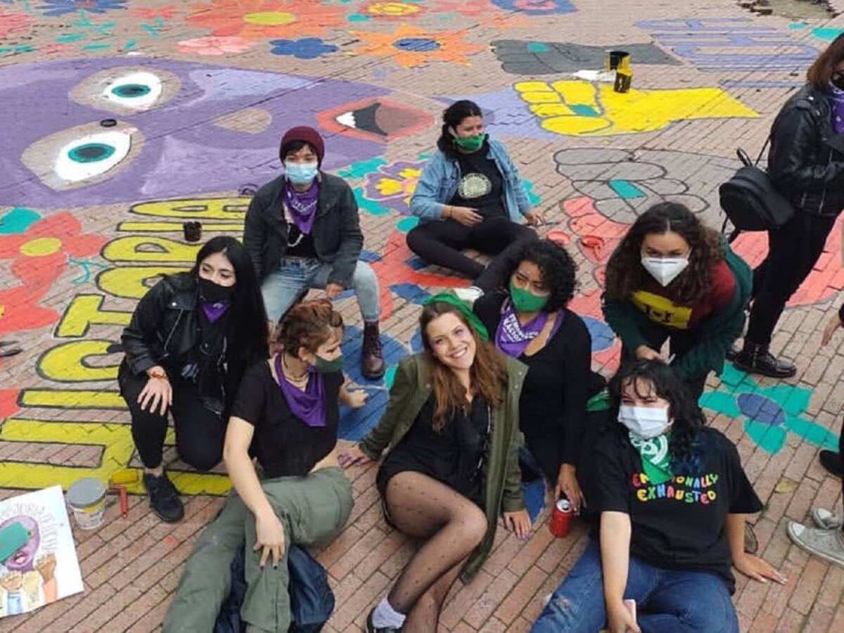 Día de la Mujer: El interior de las marchas en tres iniciativas artísticas