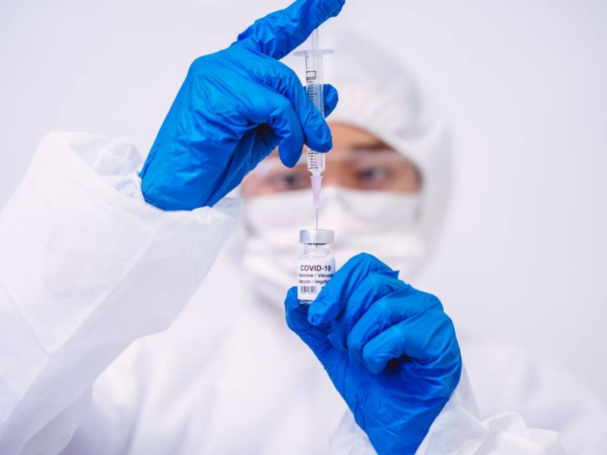 Estudio reveló que la vacunación evita en más del 70% las muertes por COVID