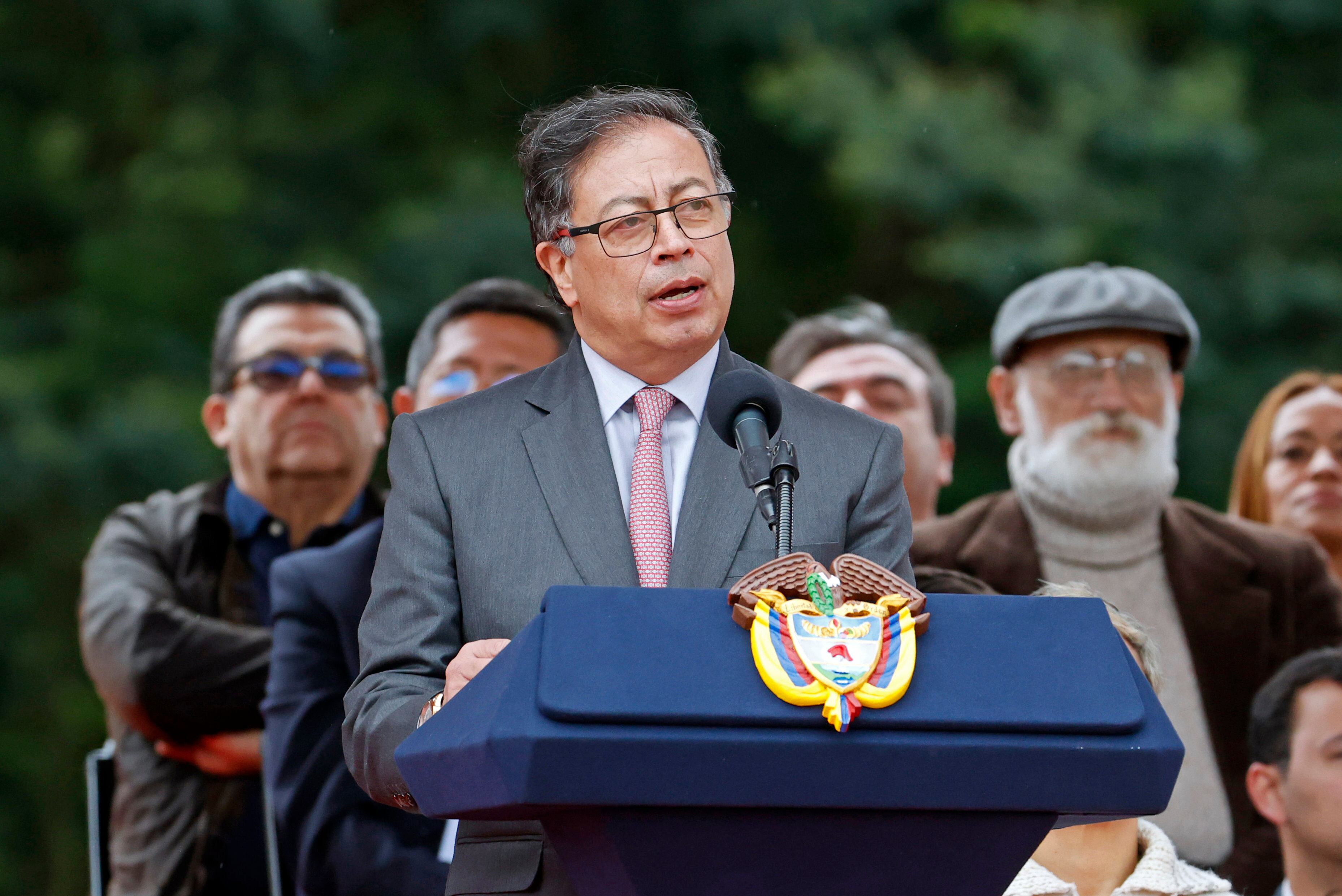AME8686. PUENTE DE BOYACÁ (COLOMBIA), 07/08/2023.- El presidente de Colombia, Gustavo Petro, habla hoy, durante la conmemoración del aniversario de la Batalla de Boyacá, en Puente de Boyacá (Colombia). El país recuerda este 7 de agosto la Batalla de Boyacá, una confrontación determinante en el proceso de Independencia del país. EFE/ Mauricio Dueñas Castañeda