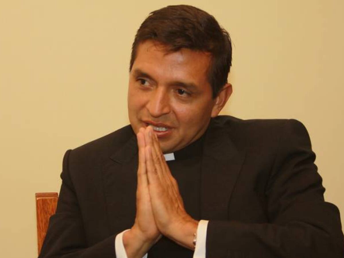 Iglesia del padre Chucho fue atacada con piedras