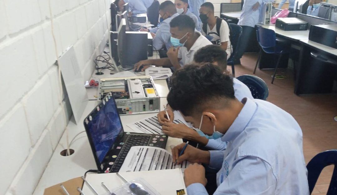 El programa avanza en el barrio Villa Estrella y convoca a empresarios para que les den una oportunidad y a cambio reciban beneficios tributarios