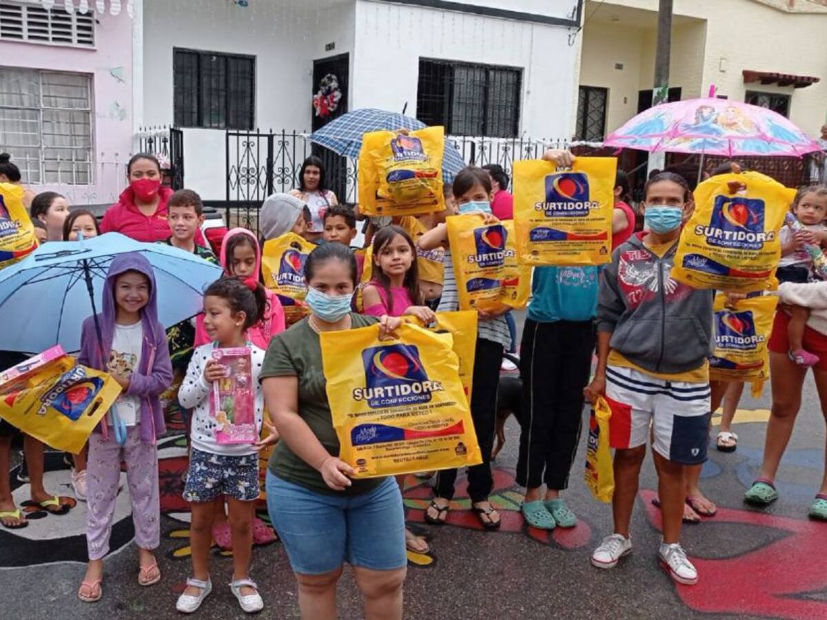 VIDEO: Caracol Radio y empresarios entregaron regalos