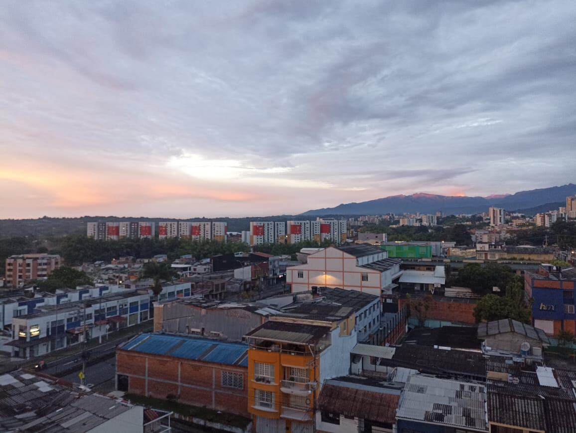 Hermoso atardecer en Armenia, domingo 4 de febrero. Foto: Adrián Trejos