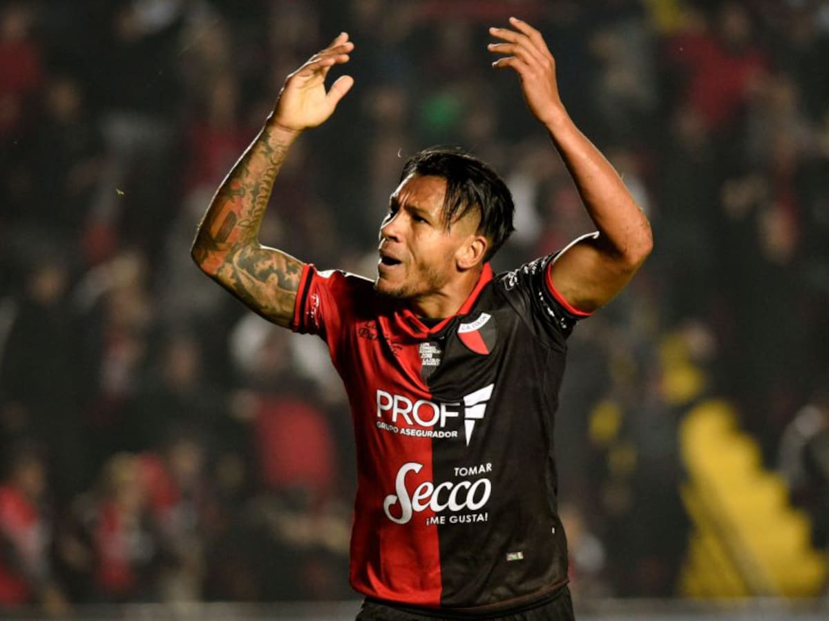 Un gol de Wilson Morelo le da oxigeno a Colón de Santa Fe en Argentina