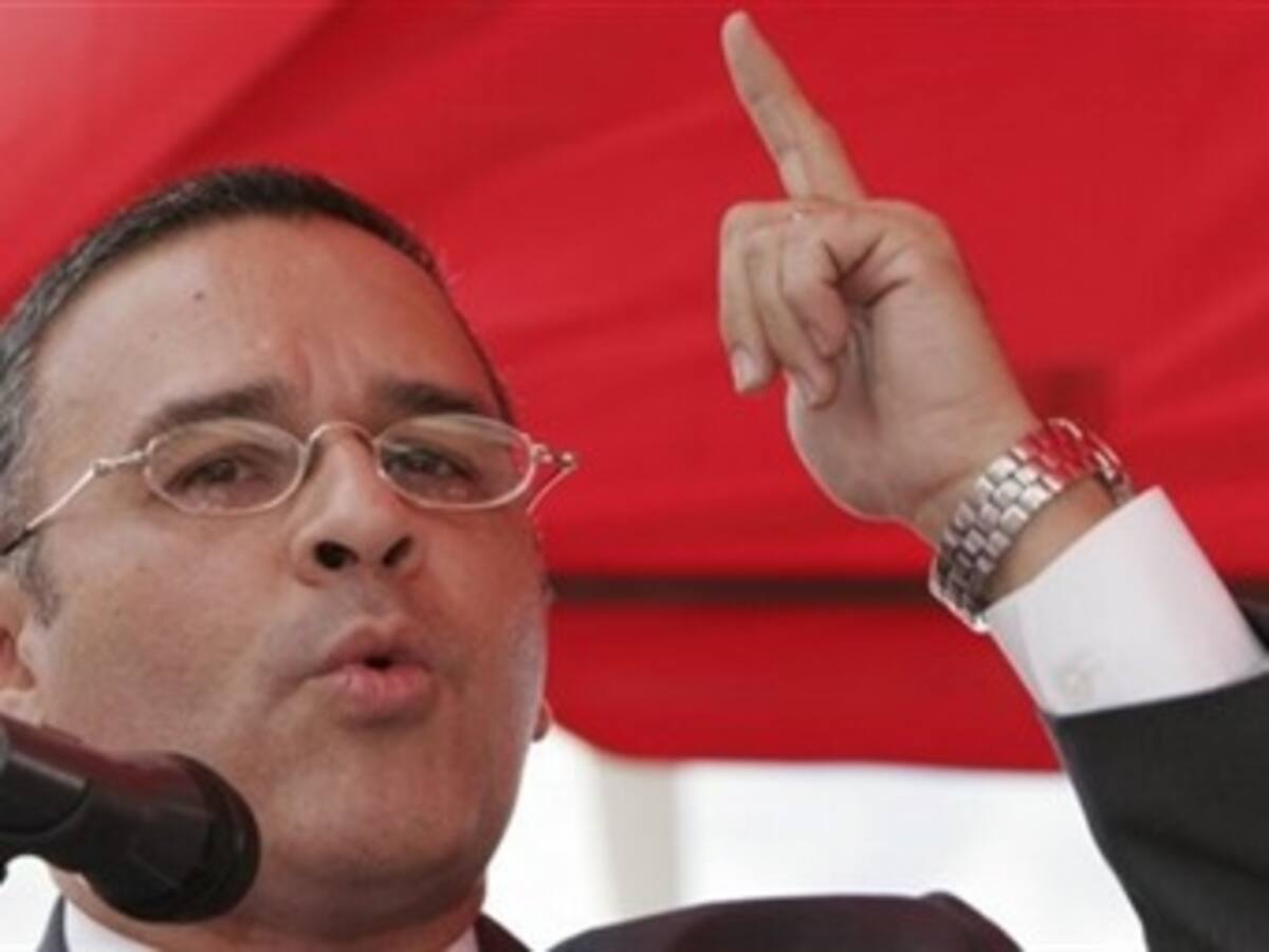 Mauricio Funes asume como presidente de El Salvador