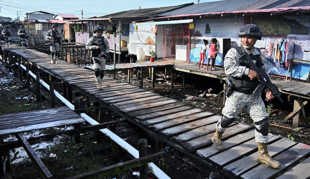 Presencia militar en Tumaco (Nariño) para hacer frente al narcotráfico.