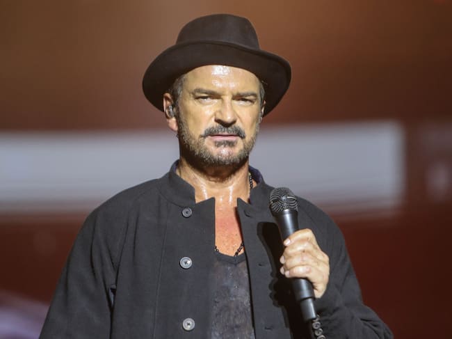 CANCUN, MEXICO - MARCH 10: Singer Ricardo Arjona performs during a concert as part of the 'Blanco y Negro Tour' at Estadio Beto Avila on March 10, 2023 in Cancun, Mexico. (Photo by Thaddaeus McAdams / Getty Images)