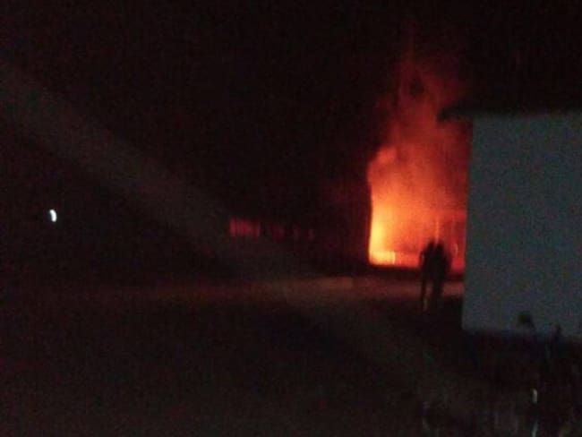 Por cortes de luz, comunidad incendia alcaldía de Ungía, Chocó