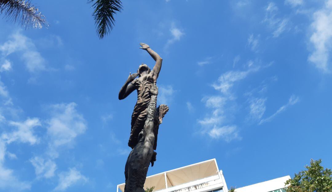 Monumento al esfuerzo en la plaza de Bolívar en Armenia