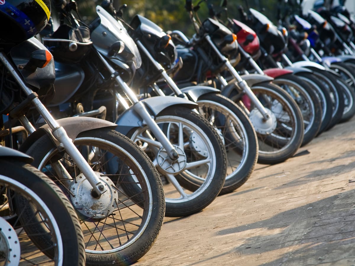 Cadena de la moto: ¿Qué pasa si está floja?, así puede cortarla y engrasarla