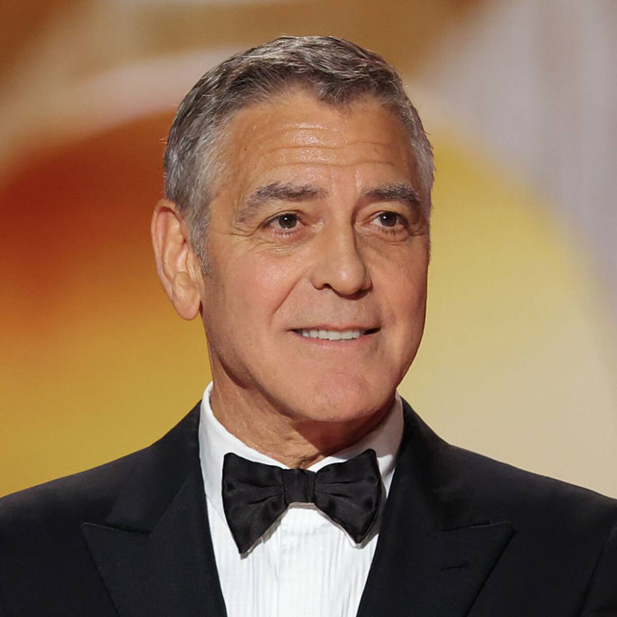 George Clooney critica duramente al presidente Donald Trump por su amenaza de guerra contra Irán