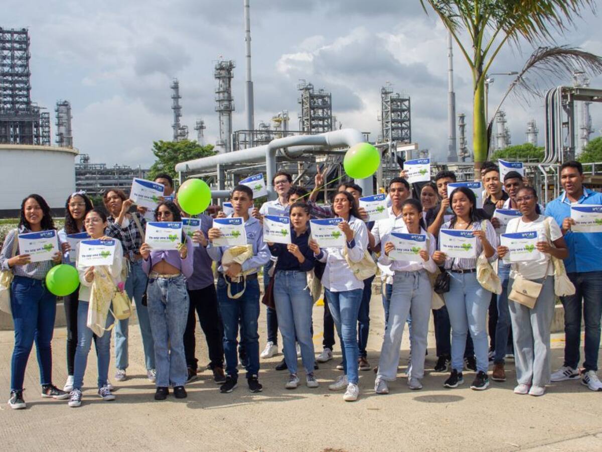 Ecopetrol y UTB entregaron becas a 25 jóvenes de Cartagena