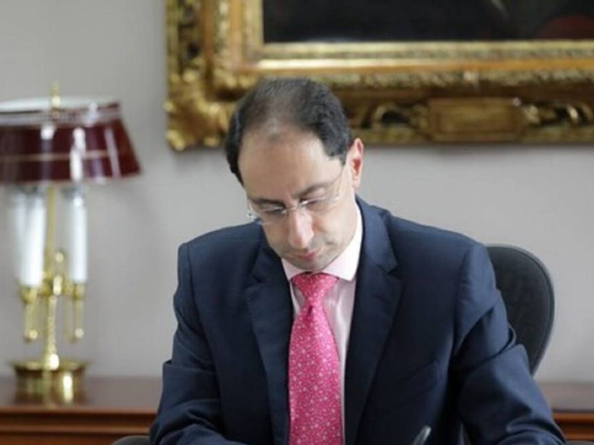 Para combatir el 'gota a gota', Gobierno radicó proyecto de ley