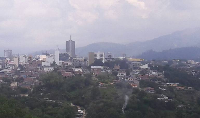 Desde las 5:20AM hasta las 9:00AM Toda la información local en Caracol Radio