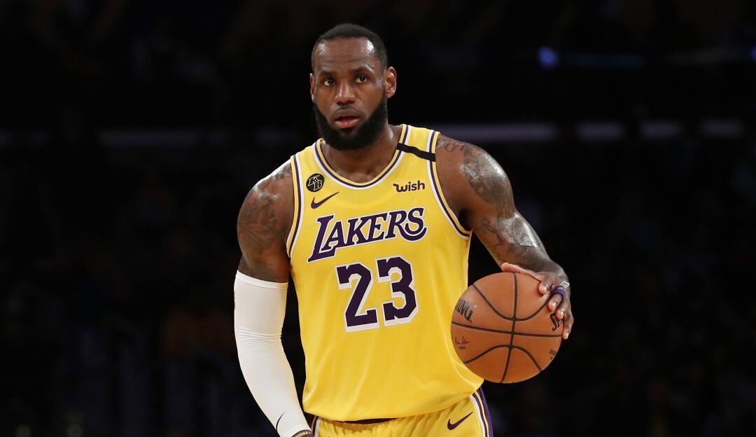 LeBron James durante un partido ante los Philadelphia 76ers en marzo del 2020.