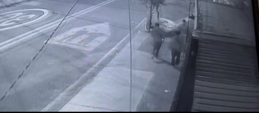 Captura de pantalla, momento del crimen en el barrio La Clarita.