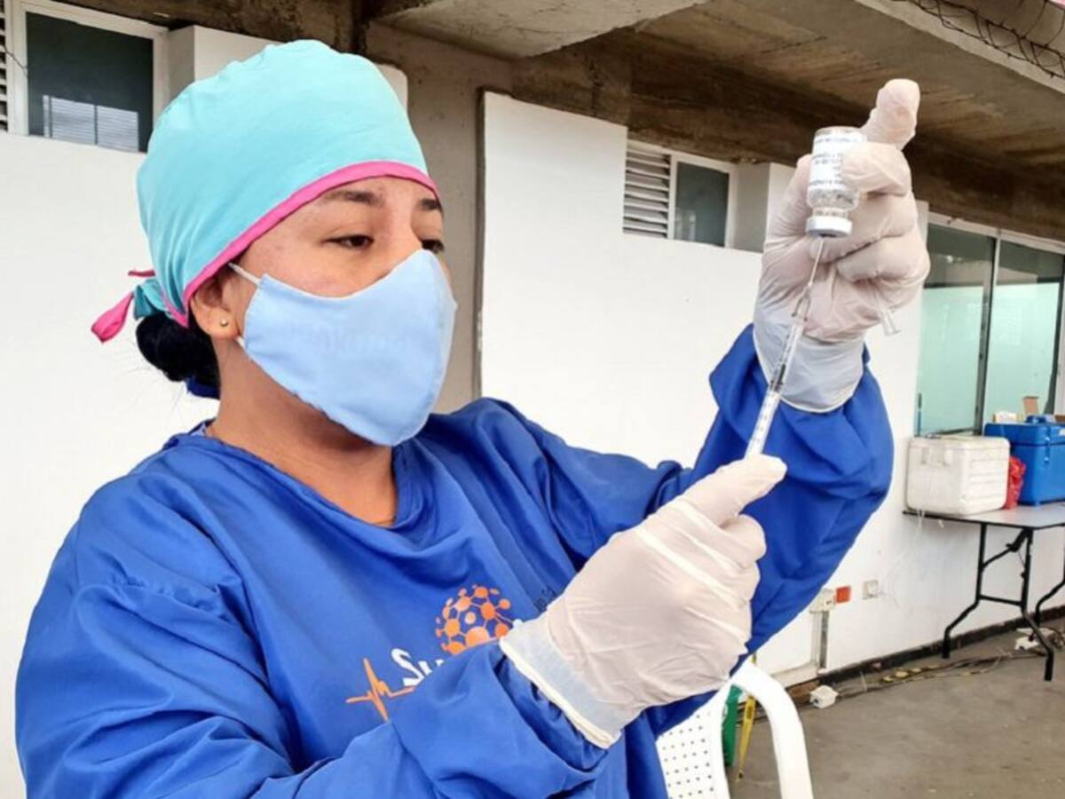 Comenzó vacunación en Cali para mayores de 20 años