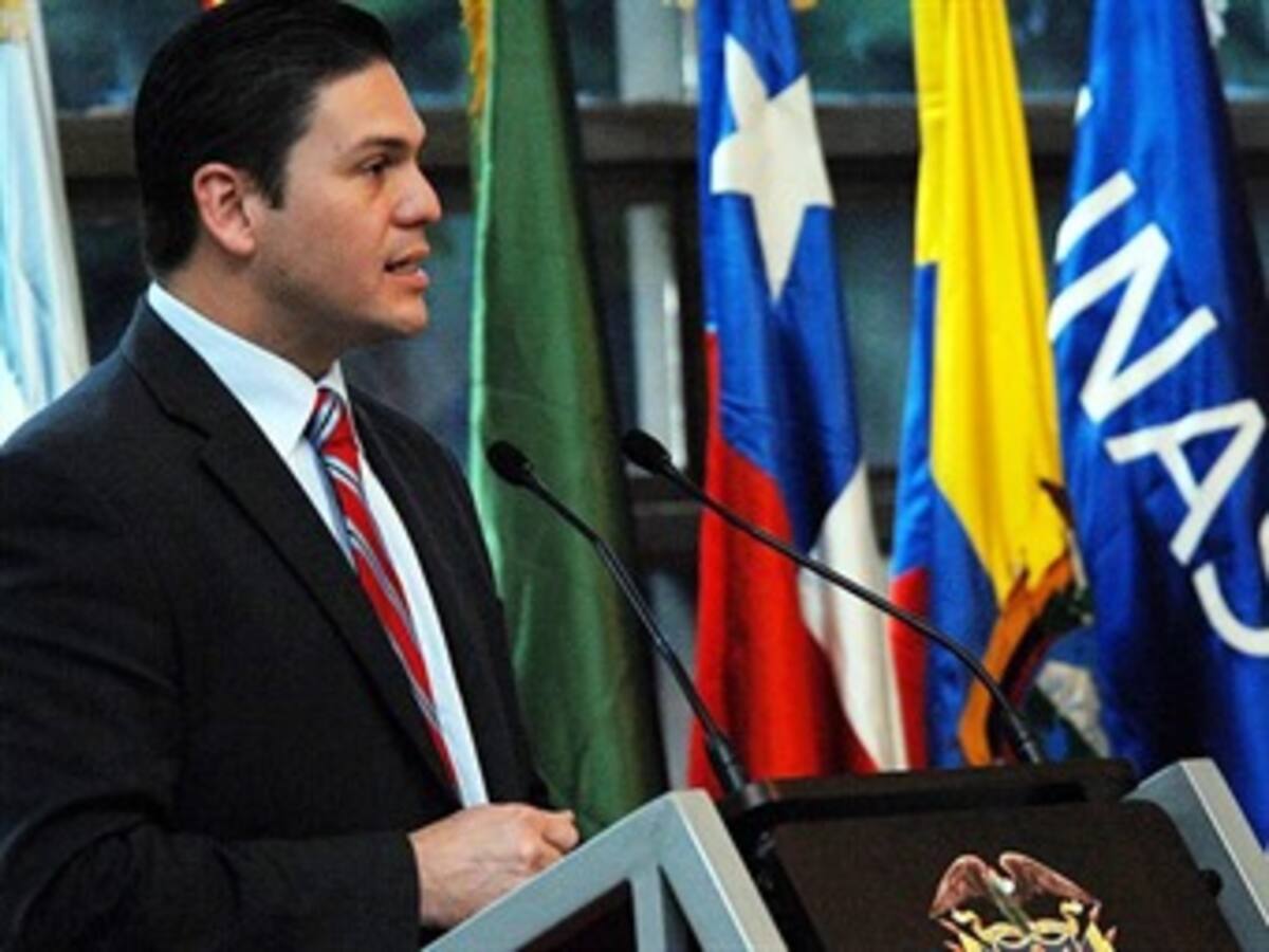 Santos responde a Piedad Córdoba que el vocero para liberación de secuestrados es Mindefensa