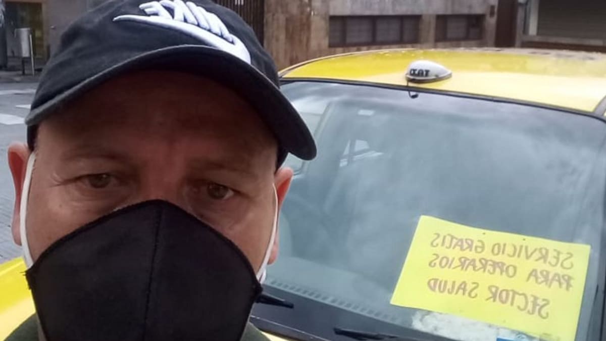 En Armenia, un taxista transporta gratis al personal médico
