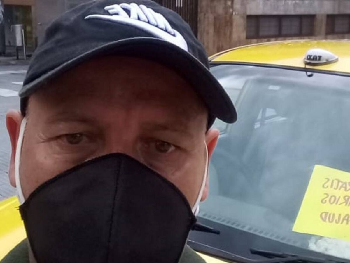 En Armenia, un taxista transporta gratis al personal médico