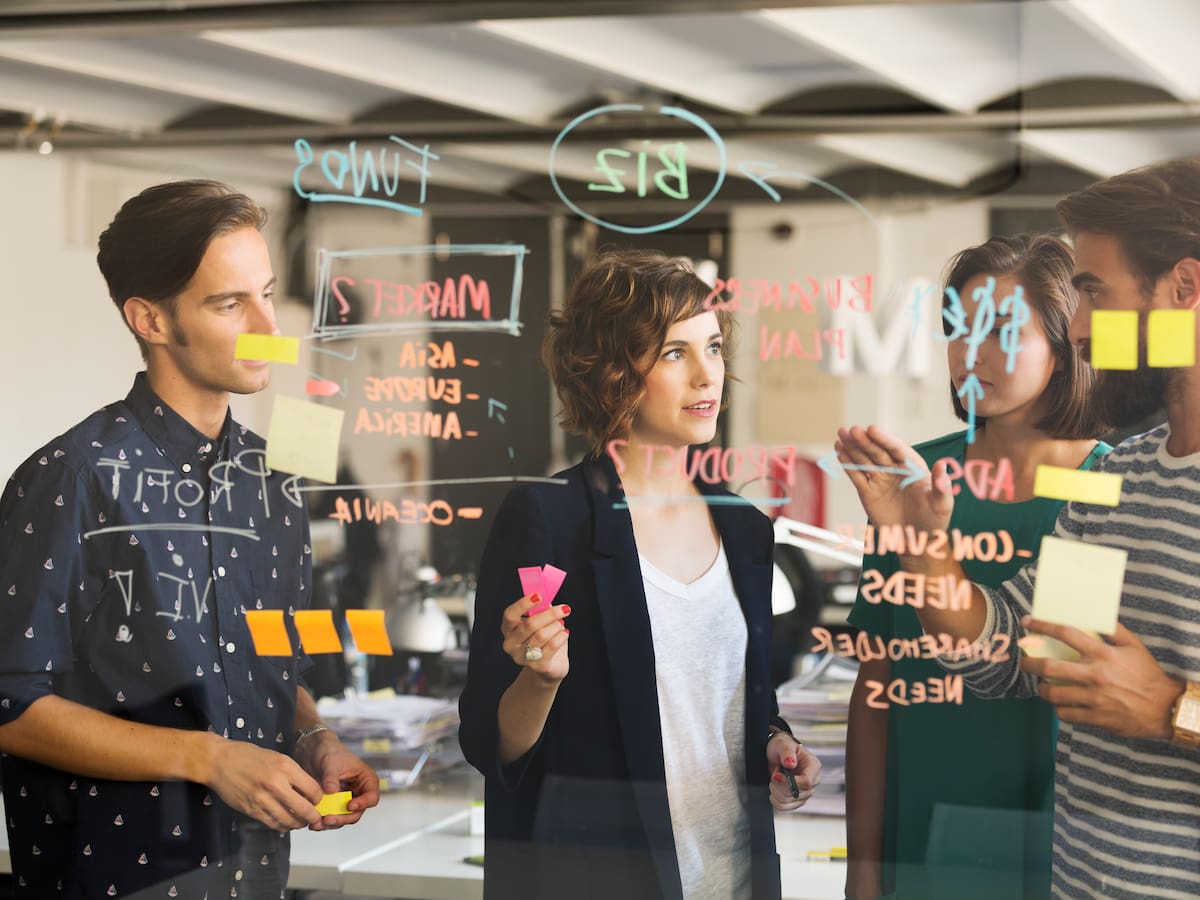 ¿Cuál es la diferencia entre una maestría y una especialización? Costos, duración y más