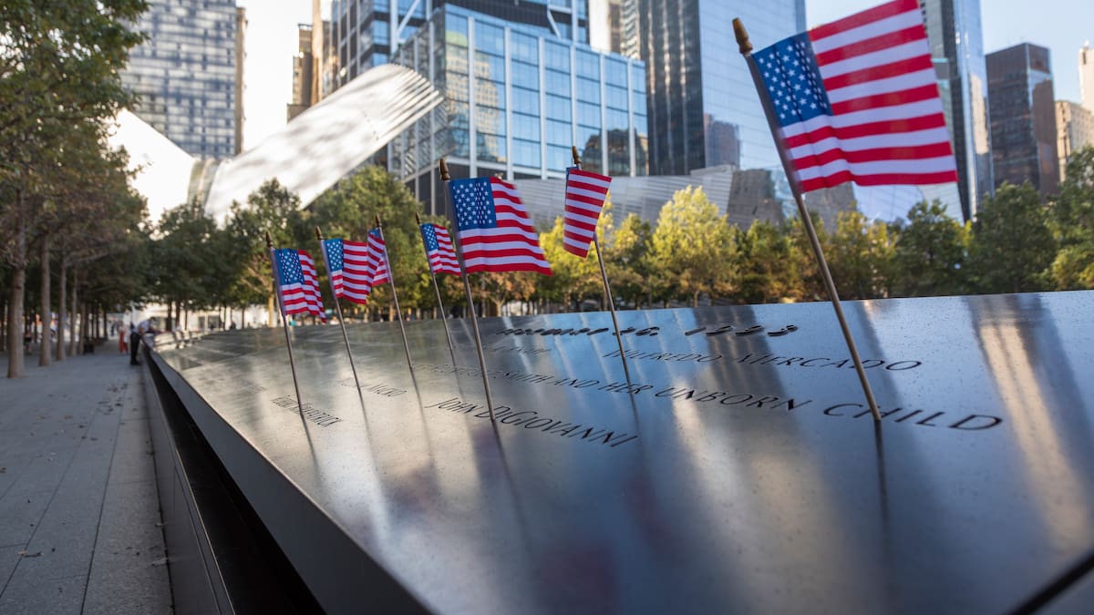 Biden, Obama y Mamdani recuerdan el 11S en Nueva York en una ceremonia sin Trump