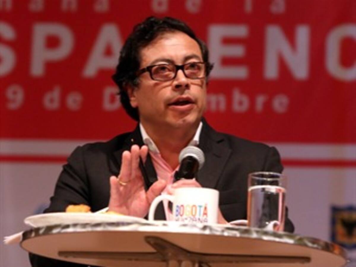 Santos está dispuesto a restituir a Petro si se lo ordena la justicia