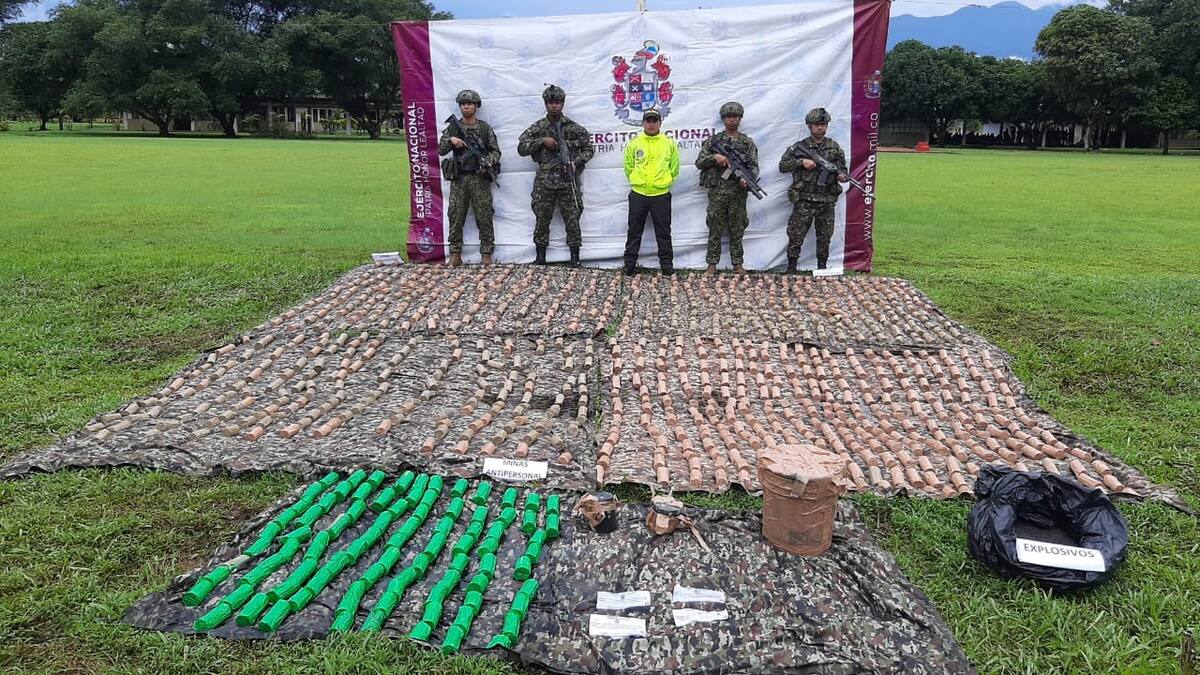 Ejército y Armada Nacional localizan depósito ilegal con más de mil minas en Putumayo