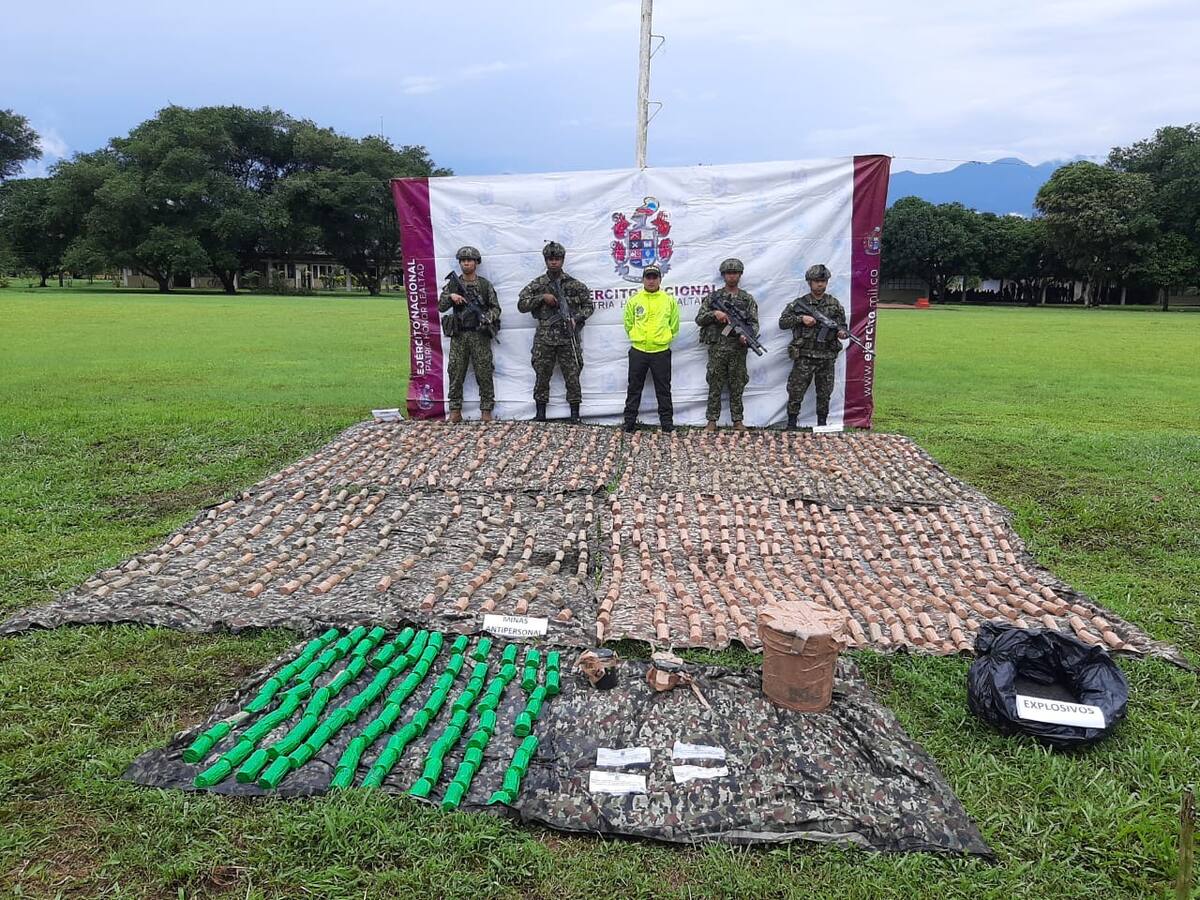 Ejército y Armada Nacional localizan depósito ilegal con más de mil minas en Putumayo