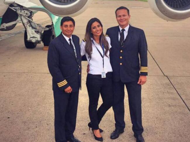Familia de piloto boliviana viaja a Colombia con la esperanza de encontrarla con vida